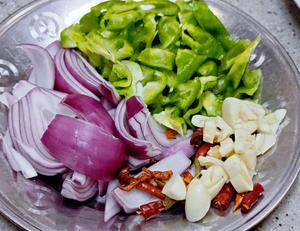 红烧土豆片的做法 步骤3