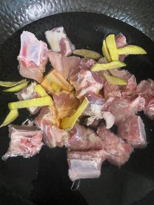 糖醋排骨简单好做的做法 步骤2