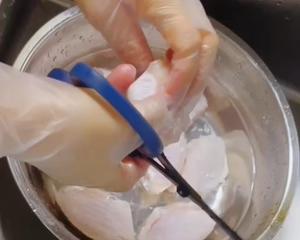 干锅鸡翅虾的做法 步骤3