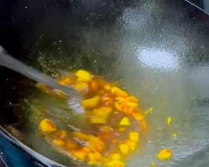 干锅鸡翅虾的做法 步骤9