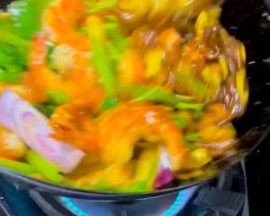 干锅鸡翅虾的做法 步骤10