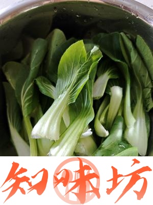 100道家常菜之香菇油菜的做法 步骤1