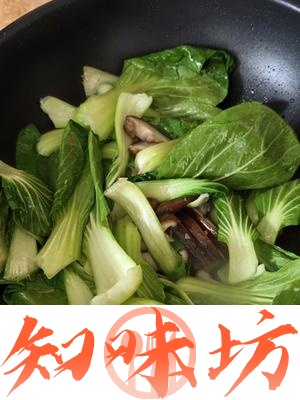 100道家常菜之香菇油菜的做法 步骤5