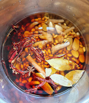 软糯又好吃的黄豆焖鸡爪的做法 步骤5