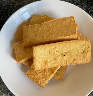 黄豆芽炒油豆腐干的做法 步骤1