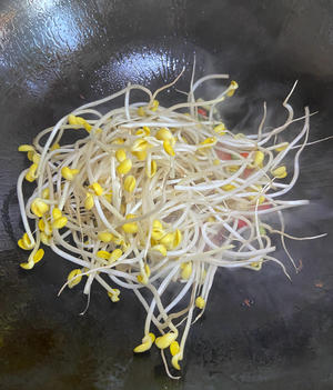 黄豆芽炒油豆腐干的做法 步骤4
