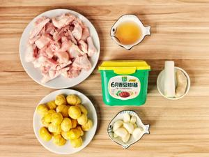 板栗烧鸡的神仙做法❗❗巨下饭家常菜，香哭全家的做法 步骤1