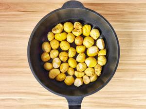 板栗烧鸡的神仙做法❗❗巨下饭家常菜，香哭全家的做法 步骤4