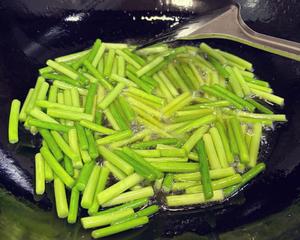 蒜苔炒肉丝的做法 步骤11