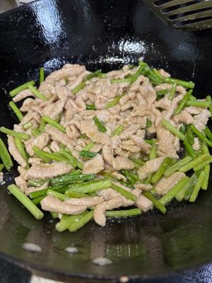 蒜苔炒肉丝的做法 步骤12