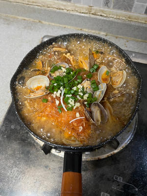 家常版花甲粉丝煲的做法 步骤6