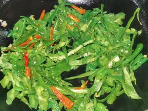 荤菜：辣椒炒鸭肠（下饭）的做法 步骤3