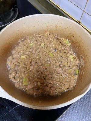 黑椒牛柳炒青笋，低脂爽口简单下饭，新派健康美味家常菜，优质蛋白与维生素完美组合的做法 步骤3