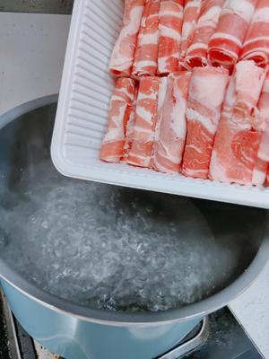 巨下饭的番茄土豆肥牛煲！的做法 步骤1