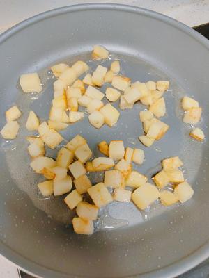 巨下饭的番茄土豆肥牛煲！的做法 步骤2