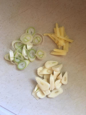 家常菜༄「青椒🫑炒鱿鱼🦑」༄的做法 步骤3