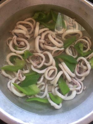 家常菜༄「青椒🫑炒鱿鱼🦑」༄的做法 步骤6