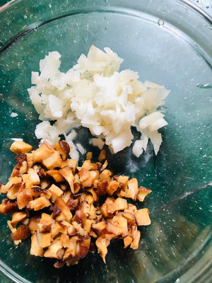 家常菜：香菇马蹄蒸肉饼的做法 步骤1