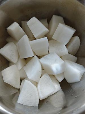 100道家常菜之羊肉炖萝卜的做法 步骤1