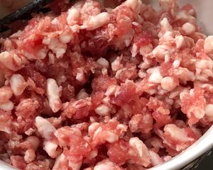 红烧狮子头(四喜丸子)家庭版，简单美味的做法 步骤1