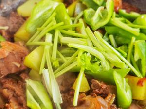 麻辣干锅肘子｜软糯干香麻辣过瘾的做法 步骤11