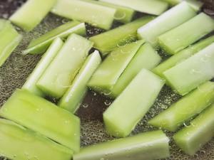 麻辣干锅肘子｜软糯干香麻辣过瘾的做法 步骤3