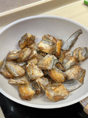 红烧带鱼（江浙家常版）的做法 步骤2