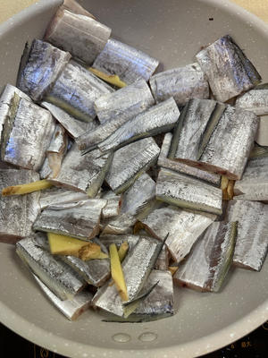 红烧带鱼（江浙家常版）的做法 步骤1