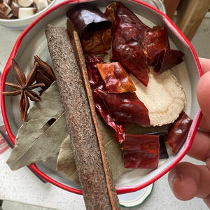 小鸡炖蘑菇的做法 步骤1