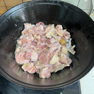 小鸡炖蘑菇的做法 步骤2