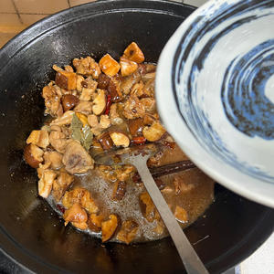 小鸡炖蘑菇的做法 步骤7