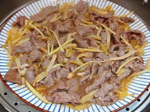 快手菜-榨菜蒸牛肉的做法 步骤4