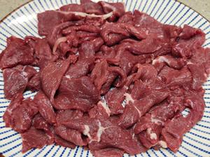 快手菜-榨菜蒸牛肉的做法 步骤1