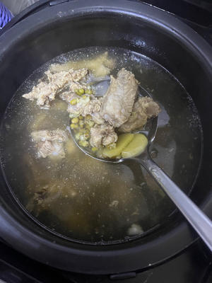 炖排骨汤，加一样家家都有的杂粮，汤清味鲜还降火的做法 步骤5