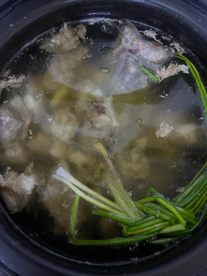 炖排骨汤，加一样家家都有的杂粮，汤清味鲜还降火的做法 步骤4