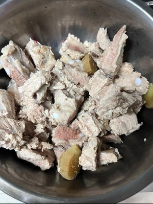 炖排骨汤，加一样家家都有的杂粮，汤清味鲜还降火的做法 步骤3