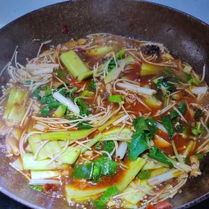 家常菜之水煮鲈鱼的做法 步骤6