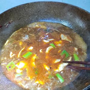 家常菜之水煮鲈鱼的做法 步骤7