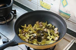 巨巨下饭的酸菜炖五花肉的做法 步骤6