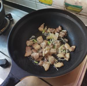 巨巨下饭的酸菜炖五花肉的做法 步骤5