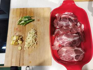 家常菜3-叉烧肉套餐（很嫩，梅花猪肉，烤箱版）的做法 步骤1