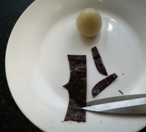 儿童创意餐：卡通企鹅鹌鹑蛋的做法 步骤9