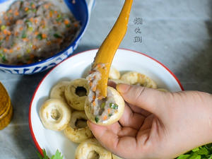 「宴客菜」口蘑酿虾滑🦐｜一口爆汁！太鲜美的做法 步骤5