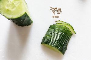 简单美丽的🌺黄瓜花围边盘饰的做法 步骤3