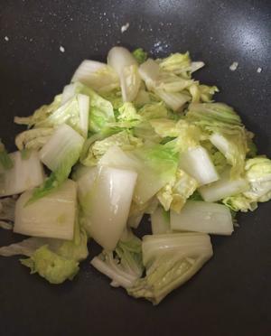 100道家常菜之白菜炒木耳的做法 步骤5