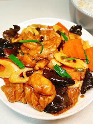素炒油面筋，一盘比肉还香的下饭菜的做法 步骤3
