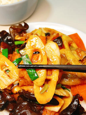 素炒油面筋，一盘比肉还香的下饭菜的做法 步骤4