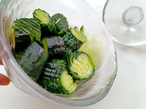 一口上瘾！百搭开胃小菜｜腌黄瓜🥒➕酱鸡蛋🥚的做法 步骤8