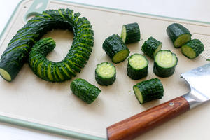 一口上瘾！百搭开胃小菜｜腌黄瓜🥒➕酱鸡蛋🥚的做法 步骤5