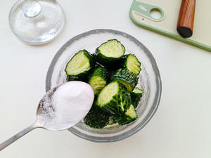 一口上瘾！百搭开胃小菜｜腌黄瓜🥒➕酱鸡蛋🥚的做法 步骤6